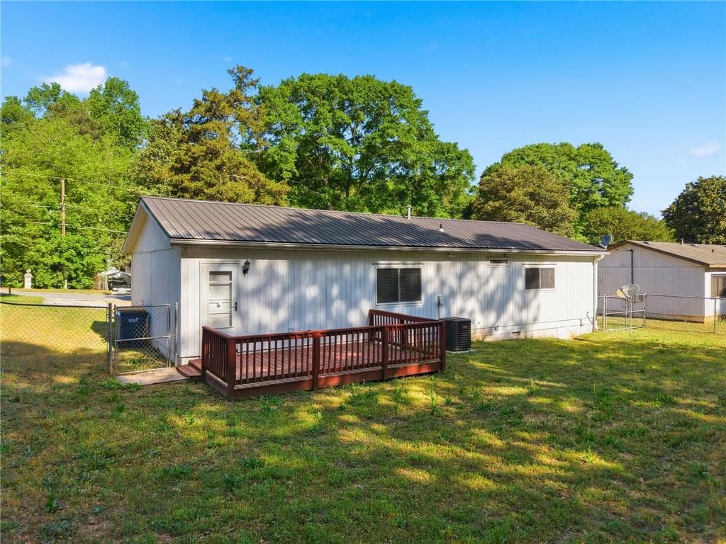 3 bedroom, 1 bathroom, 1,000 sq ft single family residence for sale at 360 Martin Circle, Athens, GA 30601 — photo 6