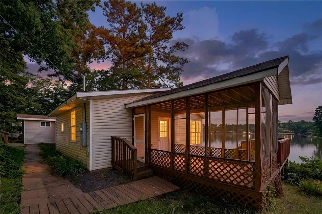 3 bedroom, 2 bathroom, 1,636 sq ft single family residence for sale at 140 E Hamm Road, Jackson, GA 30233 — photo 2