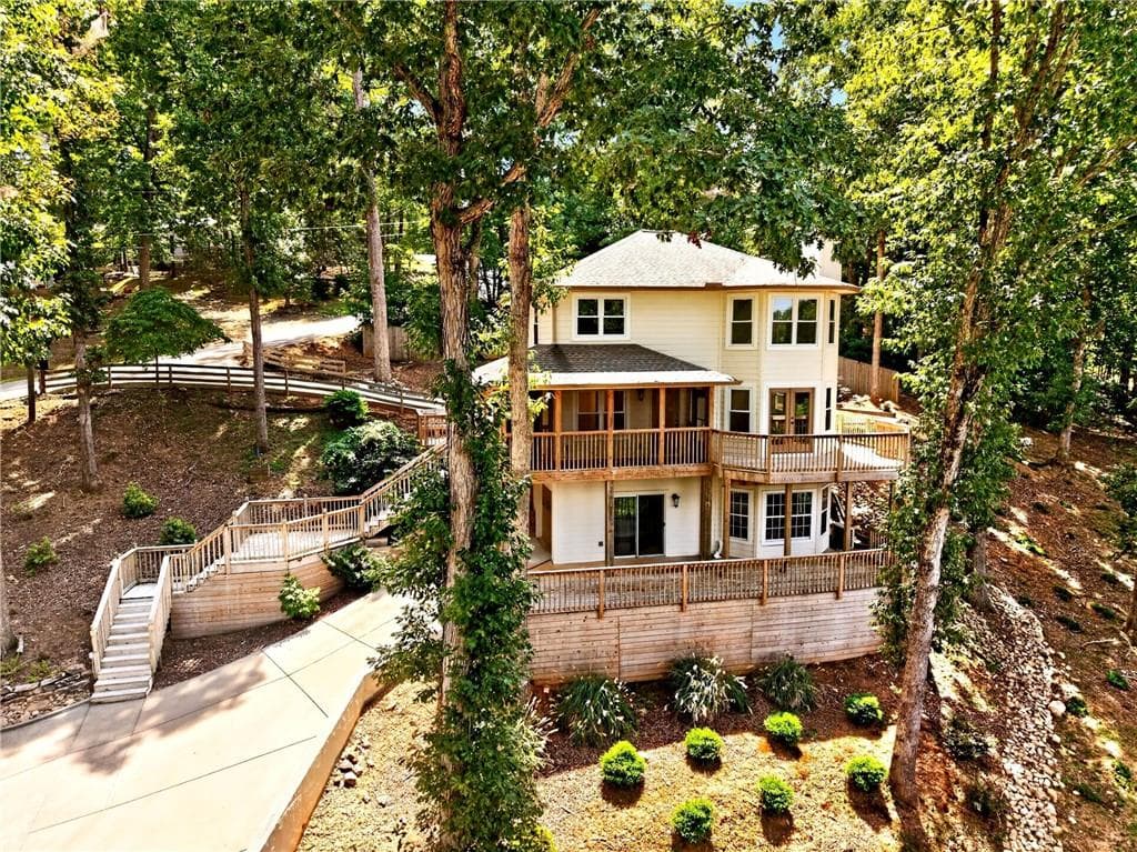 3 bedroom, 3 bathroom, 2,000 sq ft single family residence for sale at 6185 Timberidge Drive, Gainesville, GA 30506 — photo 2