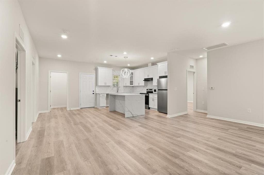 3 bedroom, 4 bathroom, 1,748 sq ft single family residence for sale at 6824 Church Street, Lithonia, GA 30058 — photo 2