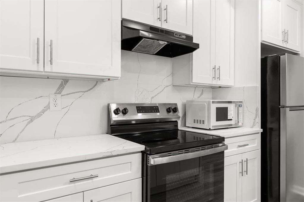 3 bedroom, 4 bathroom, 1,748 sq ft single family residence for sale at 6824 Church Street, Lithonia, GA 30058 — photo 6