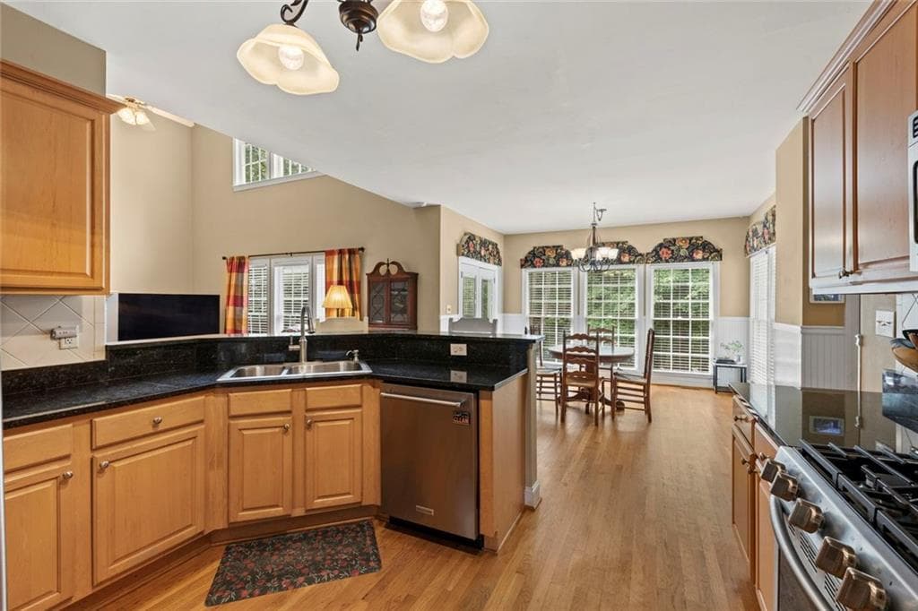 4 bedroom, 4 bathroom, 3,153 sq ft single family residence for sale at 531 Wintergreen Way, Canton, GA 30115 — photo 7