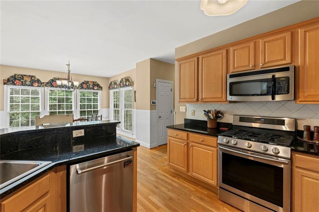 4 bedroom, 4 bathroom, 3,153 sq ft single family residence for sale at 531 Wintergreen Way, Canton, GA 30115 — photo 9