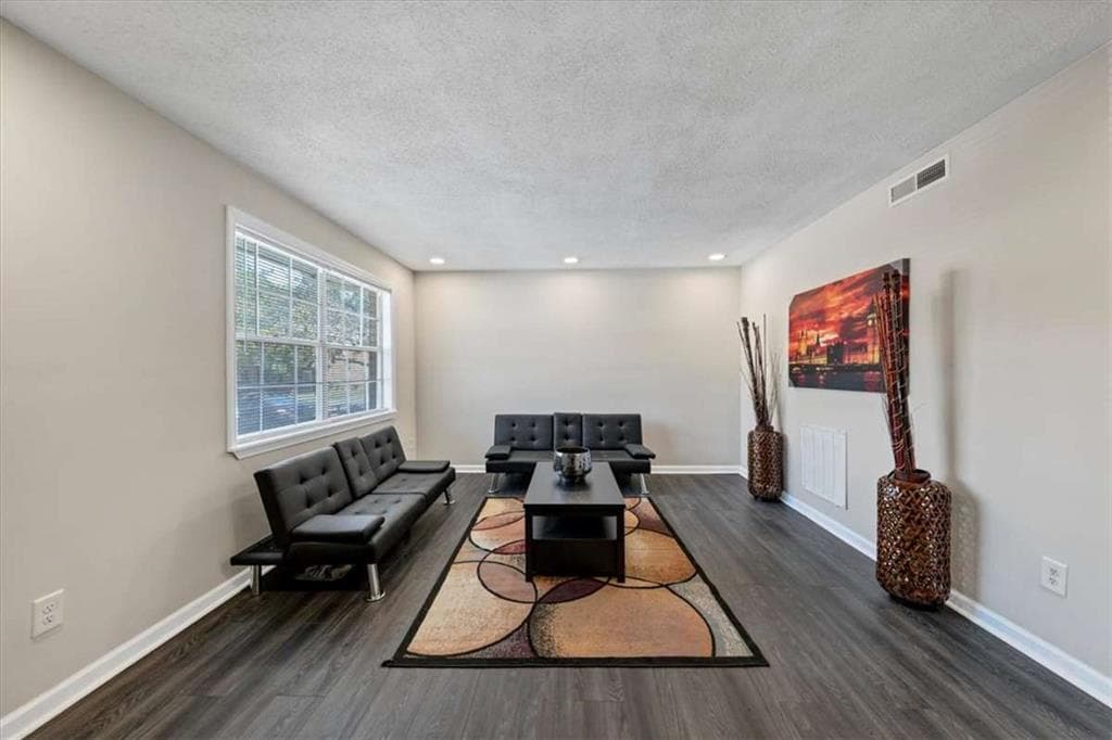 3 bedroom, 3 bathroom, 1,340 sq ft condominium under contract at 4701 Flat Shoals Road 43H, Union City, GA 30291 — photo 3