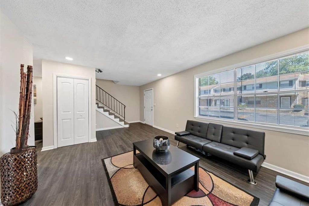 3 bedroom, 3 bathroom, 1,340 sq ft condominium under contract at 4701 Flat Shoals Road 43H, Union City, GA 30291 — photo 9