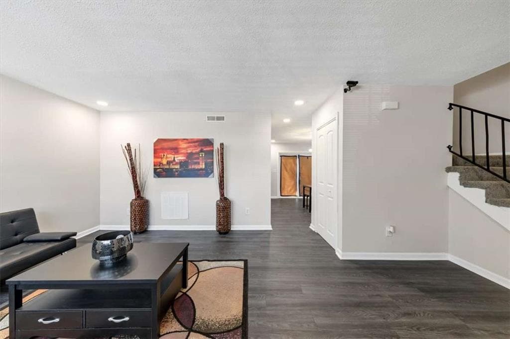 3 bedroom, 3 bathroom, 1,340 sq ft condominium under contract at 4701 Flat Shoals Road 43H, Union City, GA 30291 — photo 10