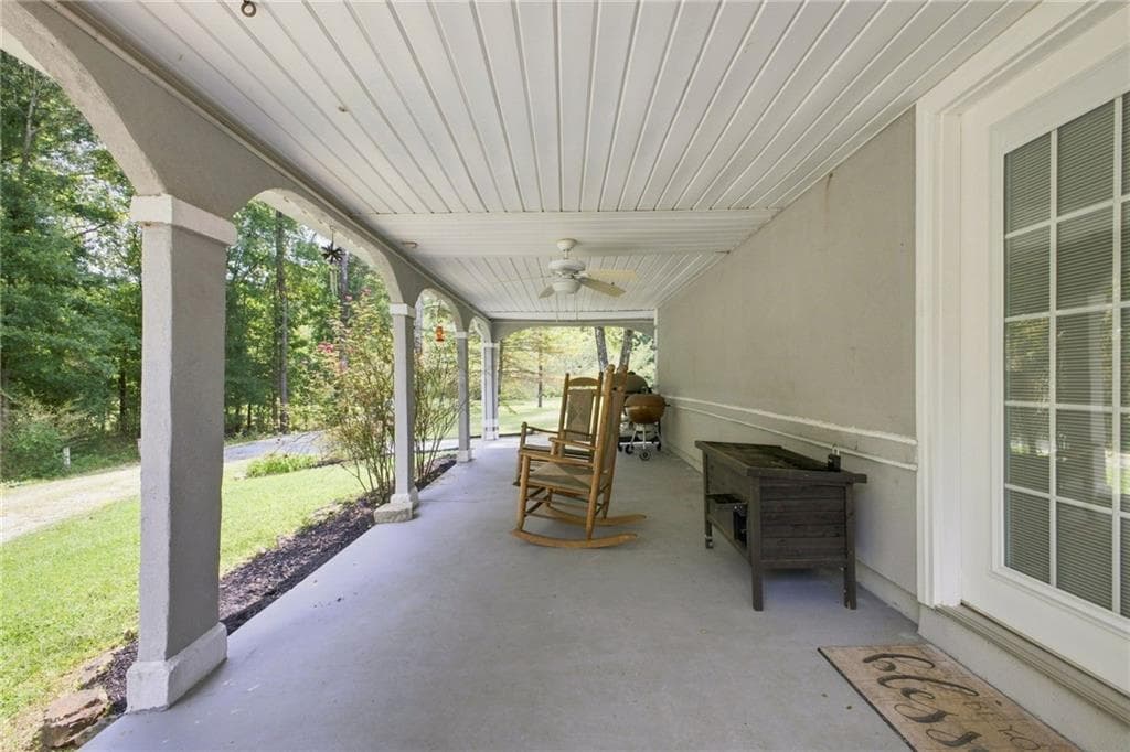 3 bedroom, 3 bathroom, 1,560 sq ft single family residence under contract at 2435 Calhoun Road, Rome, GA 30161 — photo 3