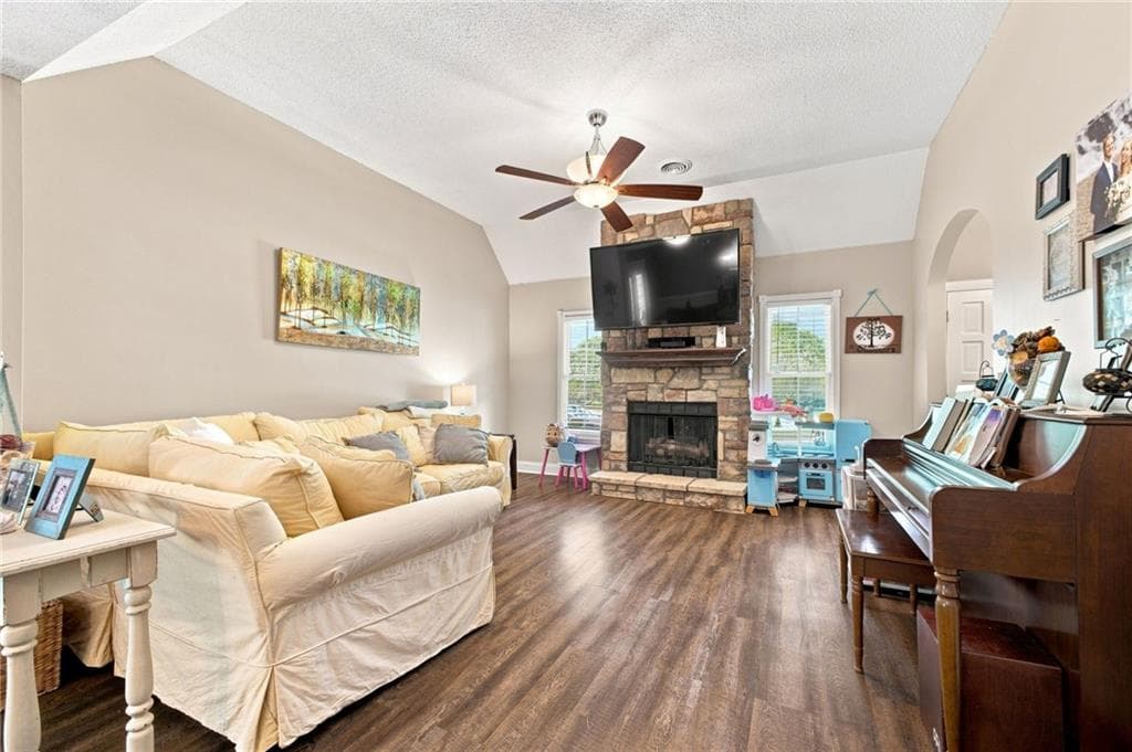 3 bedroom, 3 bathroom, 1,560 sq ft single family residence under contract at 2435 Calhoun Road, Rome, GA 30161 — photo 7