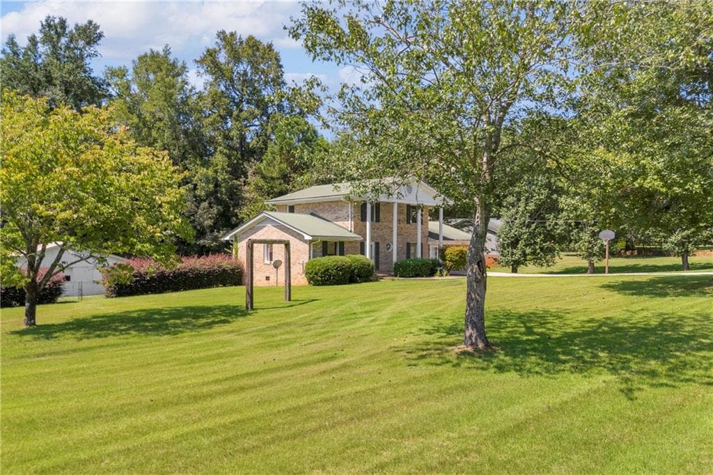 4 bedroom, 2 bathroom, 2,216 sq ft single family residence for sale at 1286 Virginia Lane, Hull, GA 30646 — photo 5