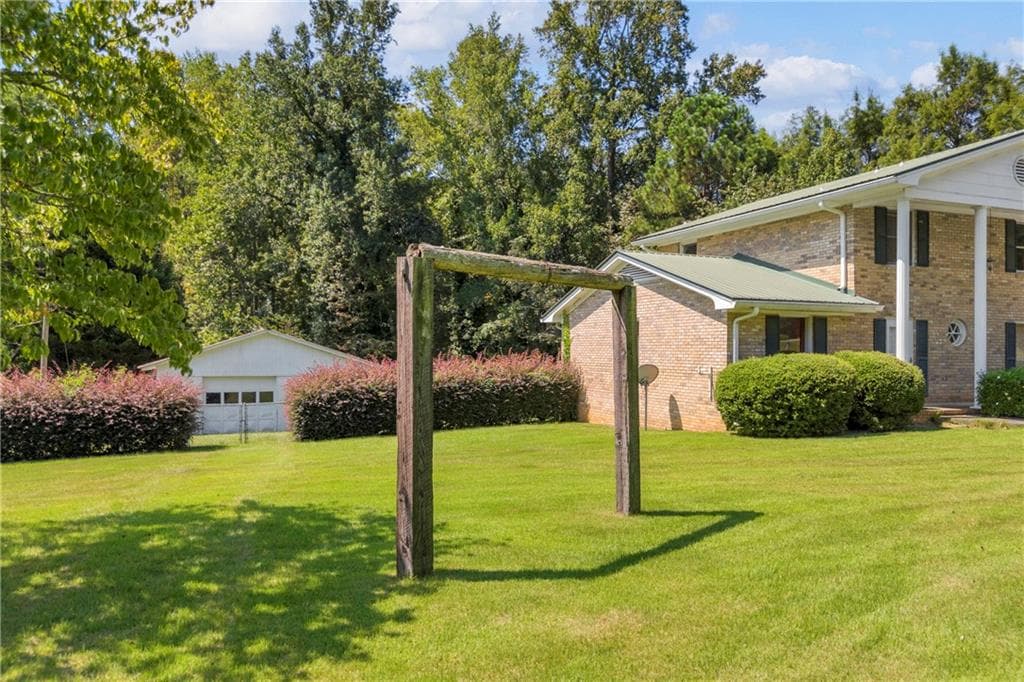 4 bedroom, 2 bathroom, 2,216 sq ft single family residence for sale at 1286 Virginia Lane, Hull, GA 30646 — photo 6