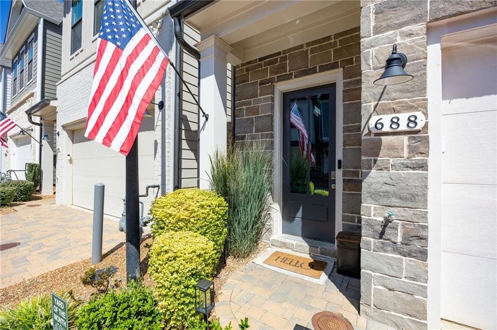 3 bedroom, 4 bathroom, 2,609 sq ft single family residence for sale at 688 Stickley Oak Way, Woodstock, GA 30189 — photo 2