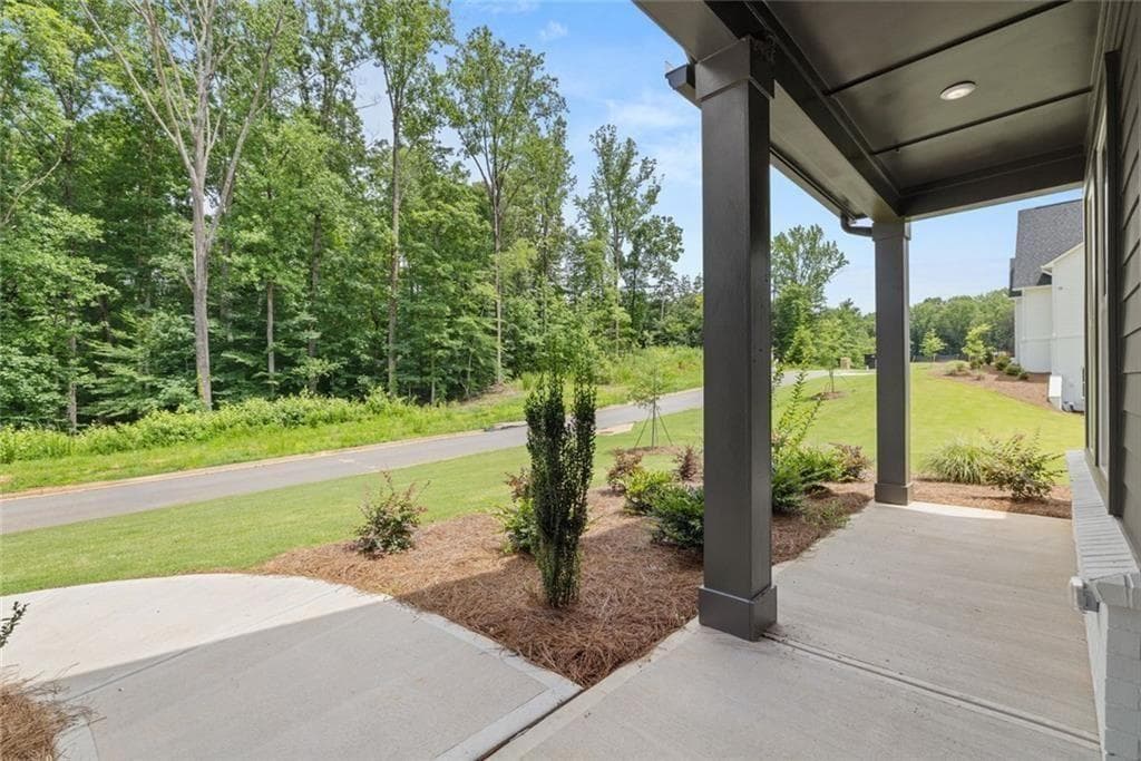 4 bedroom, 3 bathroom, 2,606 sq ft single family residence for sale at 8480 Creekside Overlook Drive, Gainesville, GA 30506 — photo 2