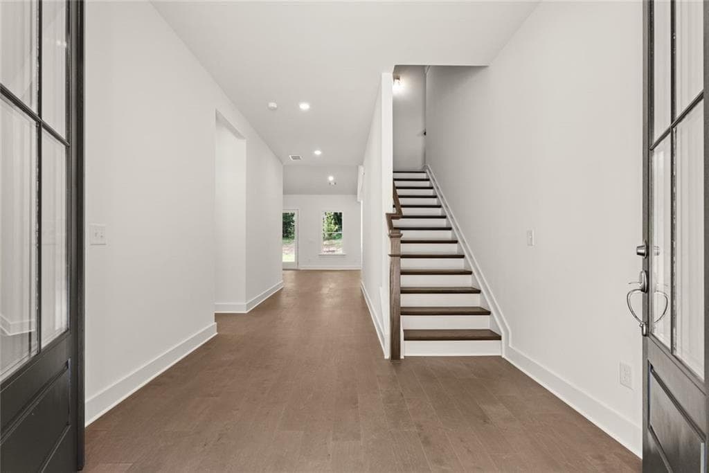 4 bedroom, 3 bathroom, 2,606 sq ft single family residence for sale at 8480 Creekside Overlook Drive, Gainesville, GA 30506 — photo 3
