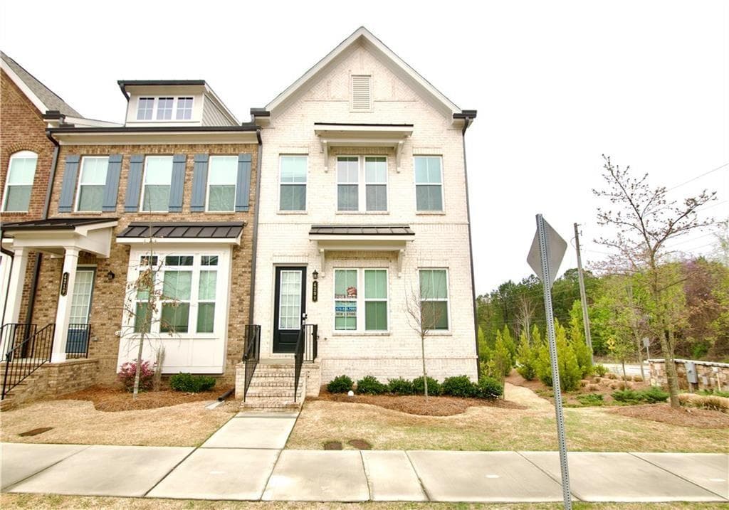 4 bedroom, 4 bathroom, 2,280 sq ft townhouse for sale at 4209 Tifton Lane, Sugar Hill, GA 30518 — photo 1 of 37
