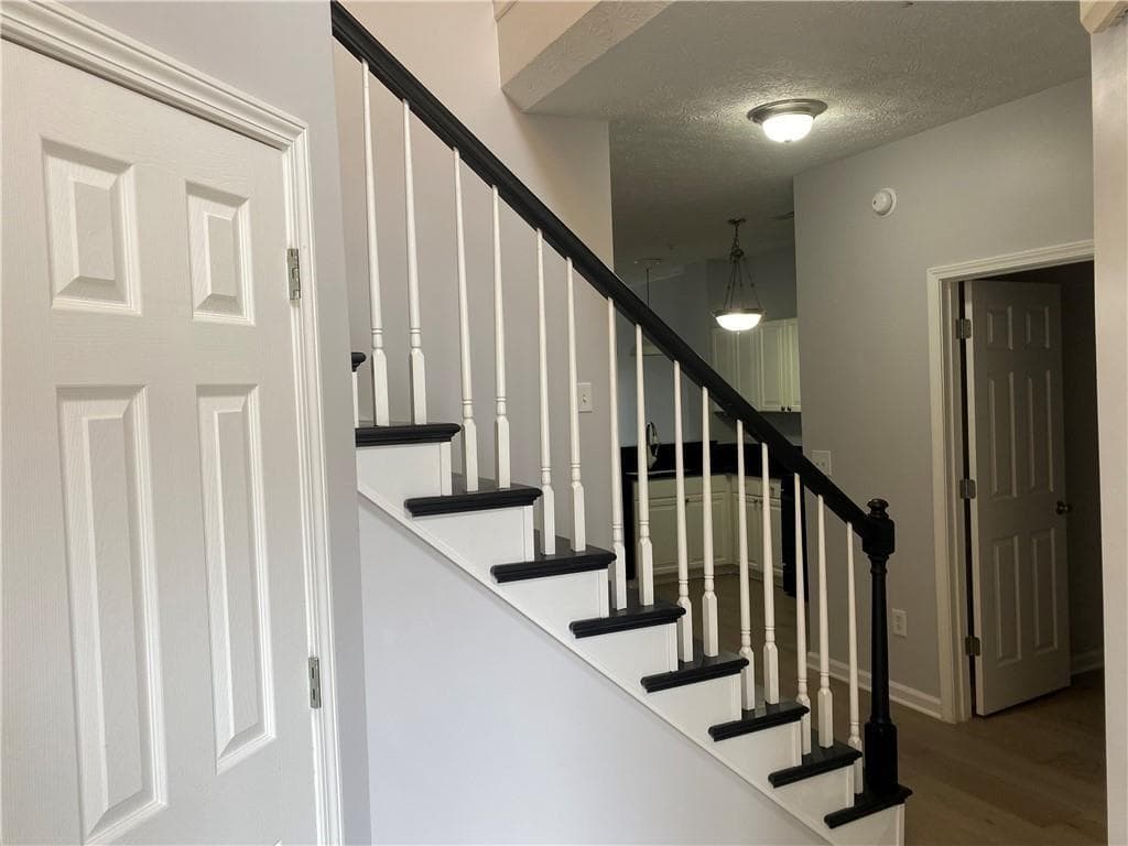 2 bedroom, 3 bathroom, 1,840 sq ft townhouse for sale at 102 Creekwood Drive, Woodstock, GA 30188 — photo 3