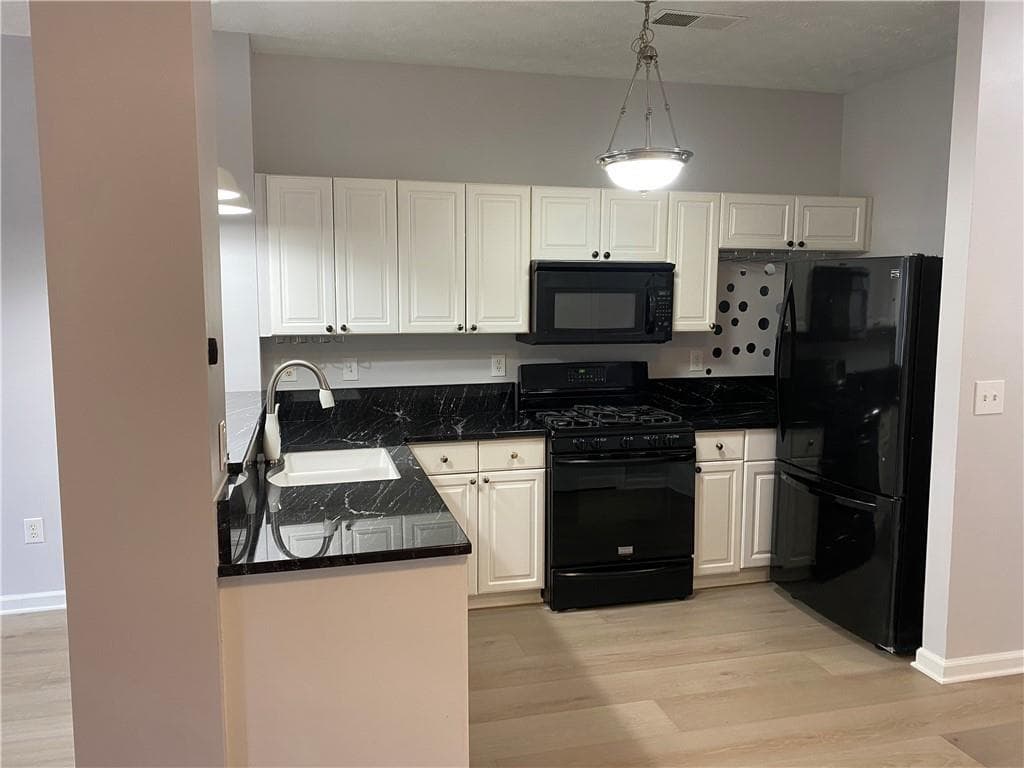 2 bedroom, 3 bathroom, 1,840 sq ft townhouse for sale at 102 Creekwood Drive, Woodstock, GA 30188 — photo 7