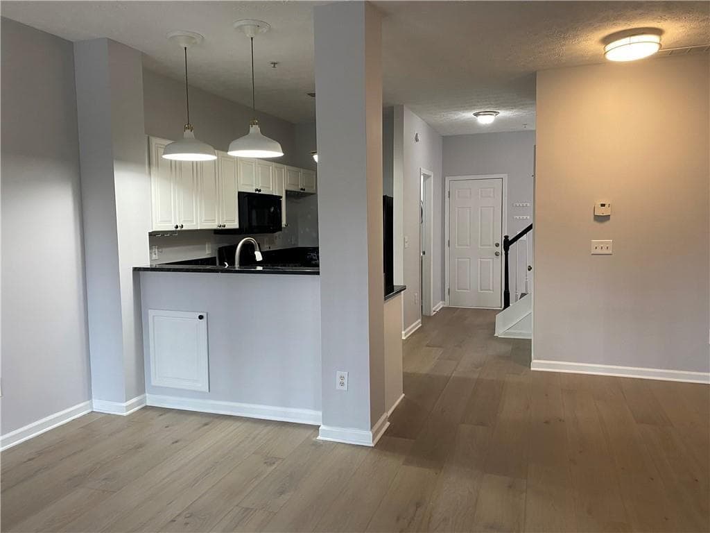 2 bedroom, 3 bathroom, 1,840 sq ft townhouse for sale at 102 Creekwood Drive, Woodstock, GA 30188 — photo 9