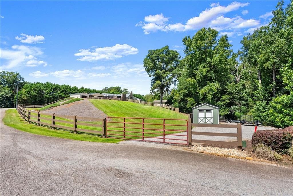 single family residence for sale at 3173 Alenes Drive, Gainesville, GA 30506 — photo 2