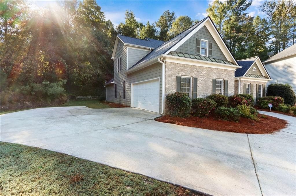 4 bedroom, 3 bathroom, 2,689 sq ft single family residence for sale at 5723 Vinings Retreat Way, Mableton, GA 30126 — photo 2