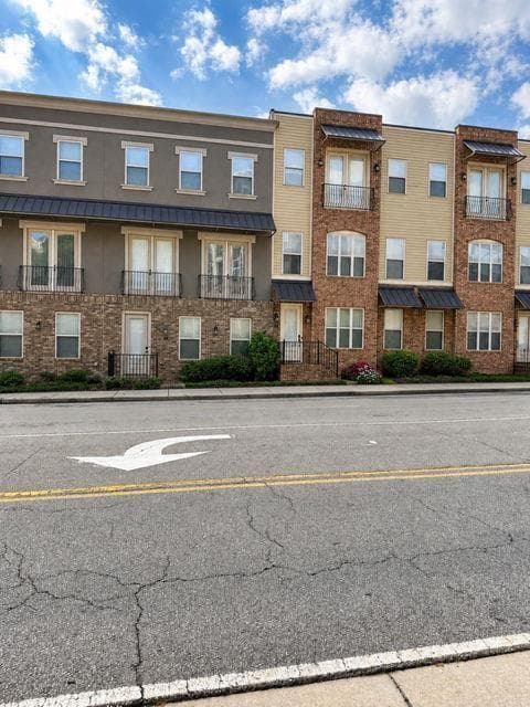 3 bedroom, 4 bathroom, 2,320 sq ft townhouse for sale at 383 16th Street 3, Atlanta, GA 30363