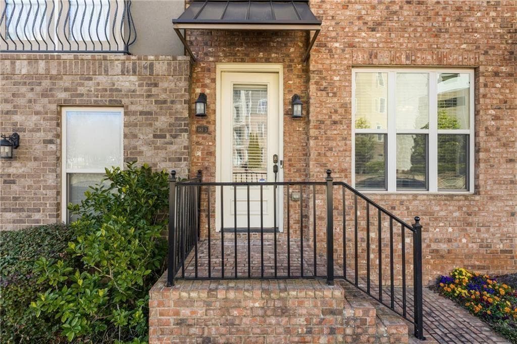 3 bedroom, 4 bathroom, 2,320 sq ft townhouse for sale at 383 16th Street 3, Atlanta, GA 30363 — photo 3