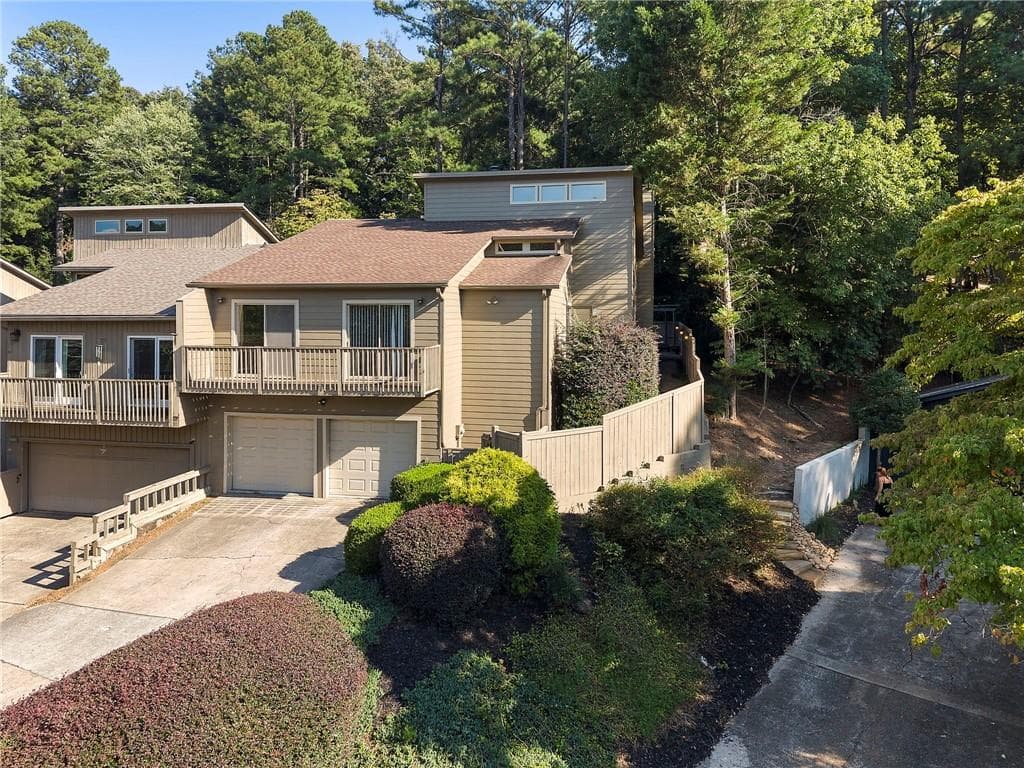 3 bedroom, 2 bathroom, 2,374 sq ft townhouse for sale at 3000 Sawtooth Circle, Johns Creek, GA 30022 — photo 2