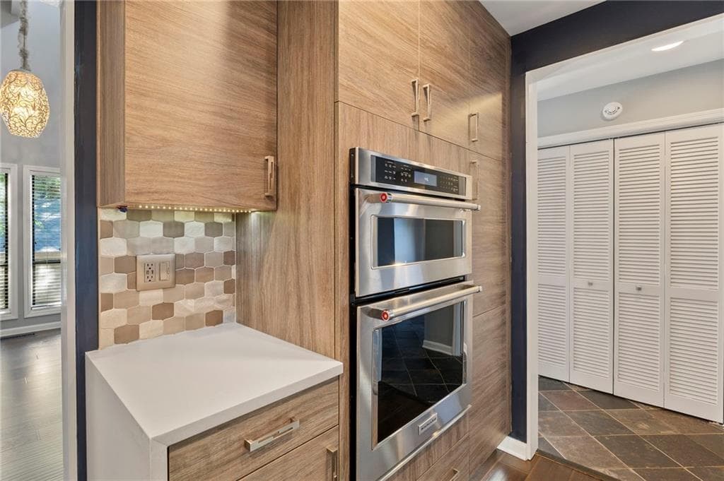 3 bedroom, 2 bathroom, 2,374 sq ft townhouse for sale at 3000 Sawtooth Circle, Johns Creek, GA 30022 — photo 6