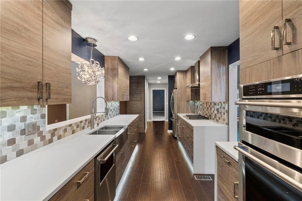 3 bedroom, 2 bathroom, 2,374 sq ft townhouse for sale at 3000 Sawtooth Circle, Johns Creek, GA 30022 — photo 7