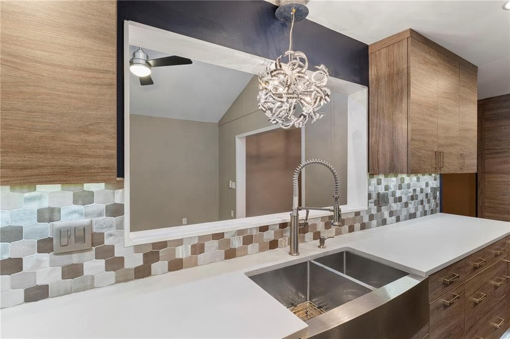 3 bedroom, 2 bathroom, 2,374 sq ft townhouse for sale at 3000 Sawtooth Circle, Johns Creek, GA 30022 — photo 8