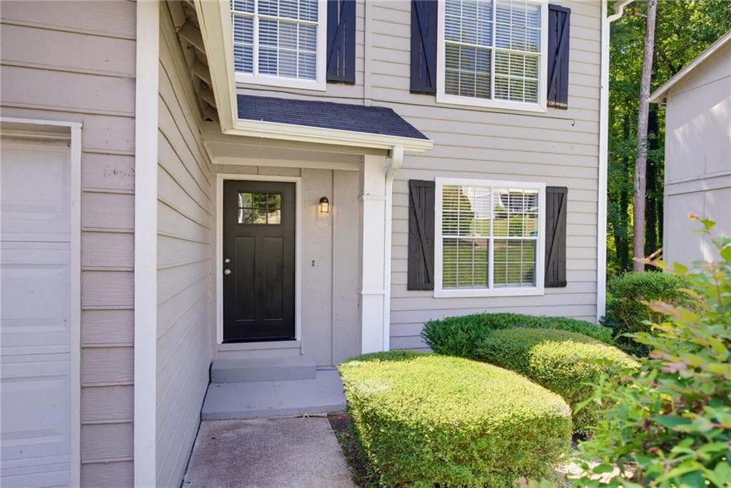 3 bedroom, 2 bathroom, 1,574 sq ft single family residence under contract at 5570 Downs Way, Lithonia, GA 30058 — photo 3
