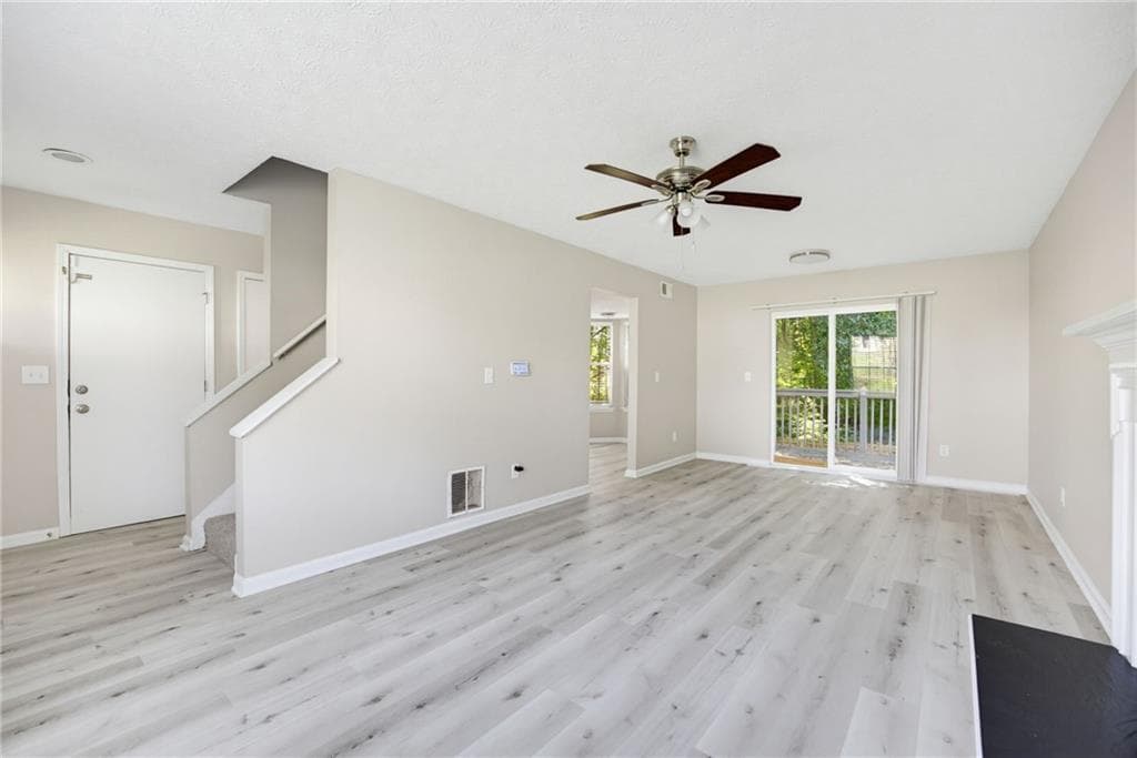 3 bedroom, 2 bathroom, 1,574 sq ft single family residence under contract at 5570 Downs Way, Lithonia, GA 30058 — photo 5