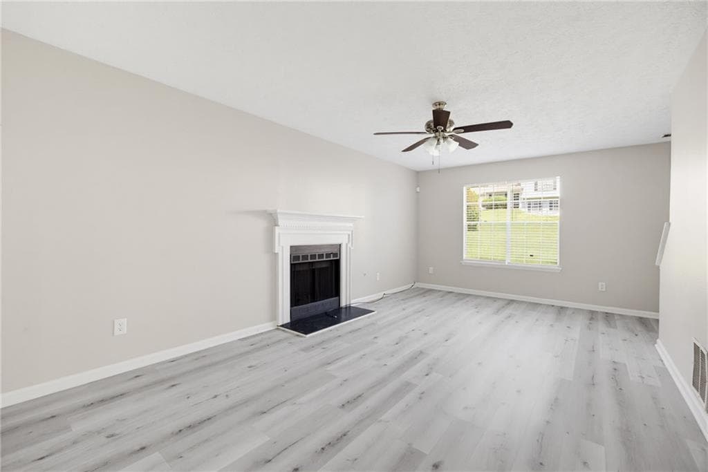 3 bedroom, 2 bathroom, 1,574 sq ft single family residence under contract at 5570 Downs Way, Lithonia, GA 30058 — photo 7