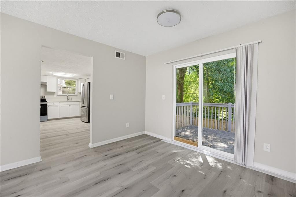 3 bedroom, 2 bathroom, 1,574 sq ft single family residence under contract at 5570 Downs Way, Lithonia, GA 30058 — photo 8
