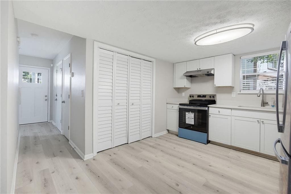 3 bedroom, 2 bathroom, 1,574 sq ft single family residence under contract at 5570 Downs Way, Lithonia, GA 30058 — photo 10