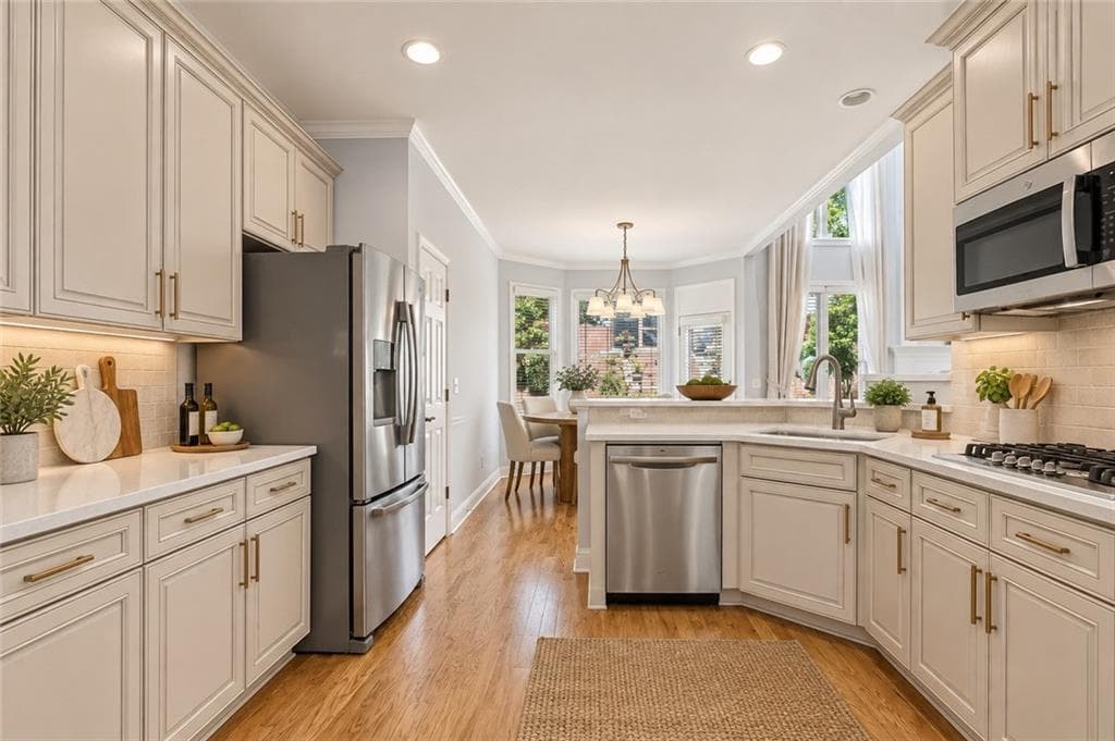 5 bedroom, 4 bathroom, 3,077 sq ft single family residence under contract at 810 Freedom Way, Cumming, GA 30040 — photo 6