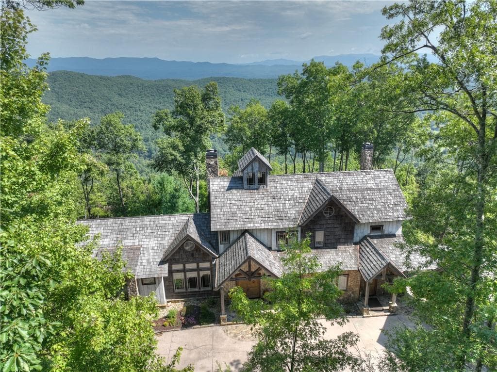 5 bedroom, 7 bathroom, 6,842 sq ft single family residence for sale at 72 Wohali Knob Trail, Ellijay, GA 30540 — photo 4