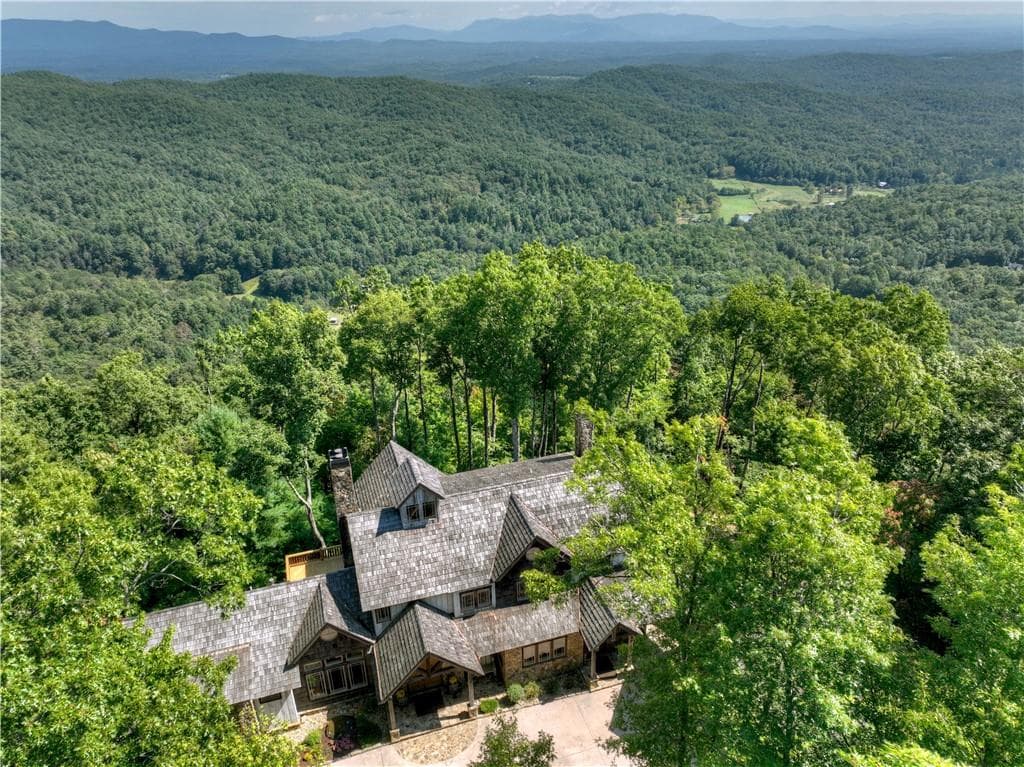 5 bedroom, 7 bathroom, 6,842 sq ft single family residence for sale at 72 Wohali Knob Trail, Ellijay, GA 30540 — photo 5