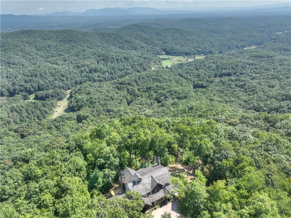 5 bedroom, 7 bathroom, 6,842 sq ft single family residence for sale at 72 Wohali Knob Trail, Ellijay, GA 30540 — photo 6