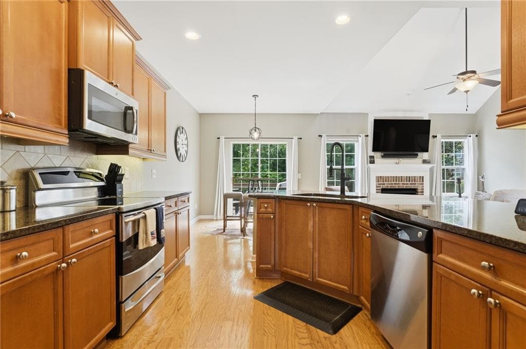 3 bedroom, 3 bathroom, 1,754 sq ft single family residence for sale at 17 Lilyfield Lane, Acworth, GA 30101 — photo 4