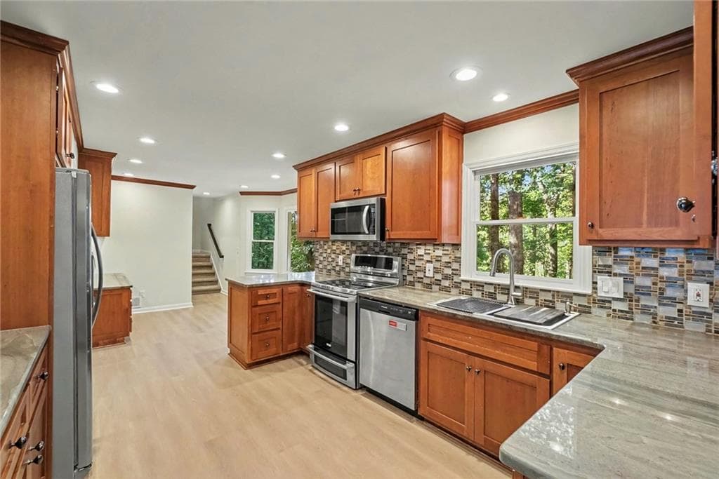 5 bedroom, 4 bathroom, 3,221 sq ft single family residence for rent at 8541 Birch Hollow Drive, Roswell, GA 30076 for $4,600 a month — photo 8