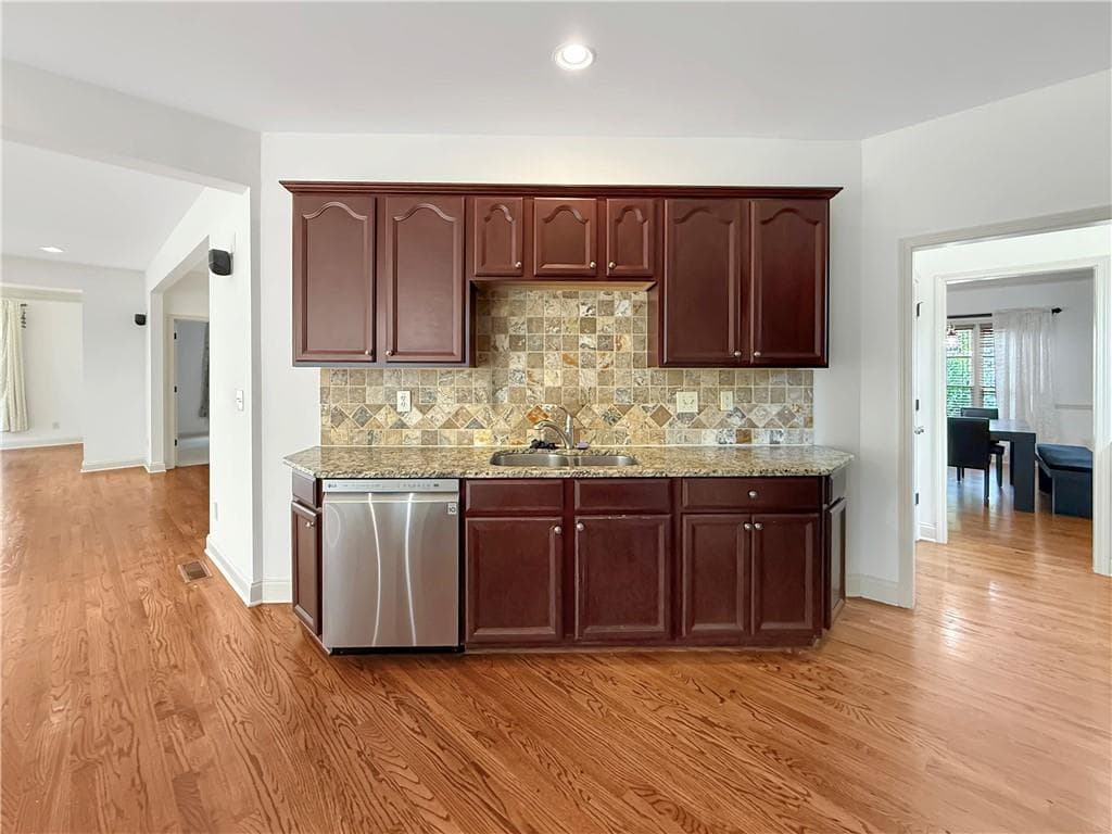 6 bedroom, 6 bathroom, 4,691 sq ft single family residence for rent at 8275 Majors Ridge Way, Cumming, GA 30041 for $3,950 a month — photo 10