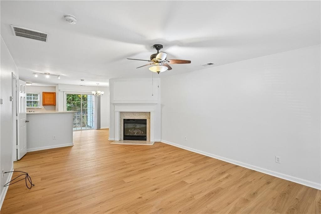 3 bedroom, 3 bathroom, 1,512 sq ft townhouse for rent at 725 Crestwell Circle, Atlanta, GA 30331 for $1,995 a month — photo 4