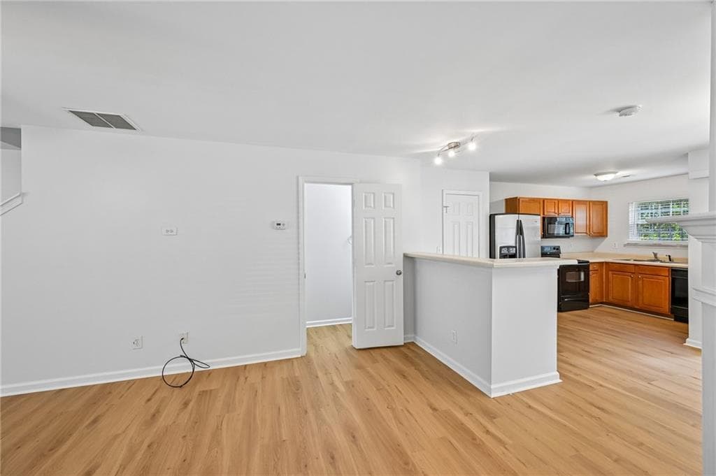 3 bedroom, 3 bathroom, 1,512 sq ft townhouse for rent at 725 Crestwell Circle, Atlanta, GA 30331 for $1,995 a month — photo 10
