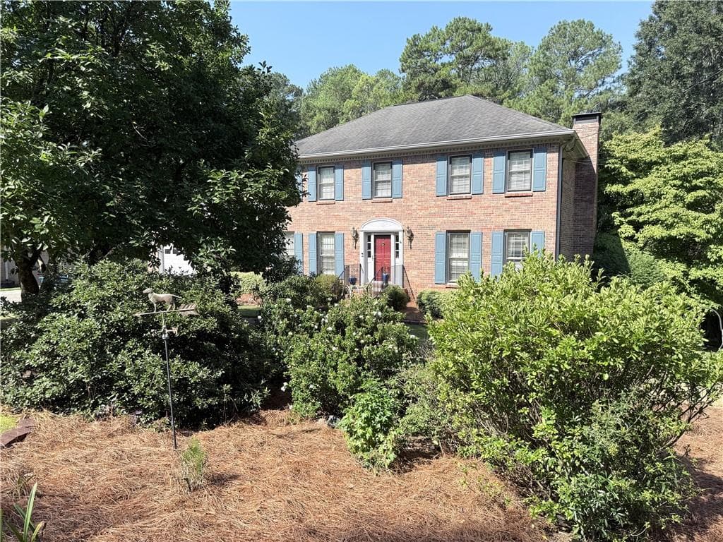 4 bedroom, 3 bathroom, 2,401 sq ft single family residence for sale at 1393 Crooked Tree Court, Lilburn, GA 30047 — photo 3
