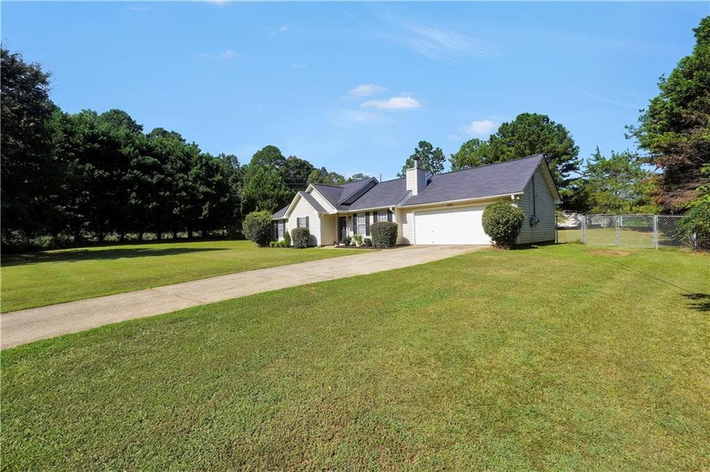 3 bedroom, 2 bathroom, 1,169 sq ft single family residence for sale at 41 Giles Drive, Mcdonough, GA 30252 — photo 3