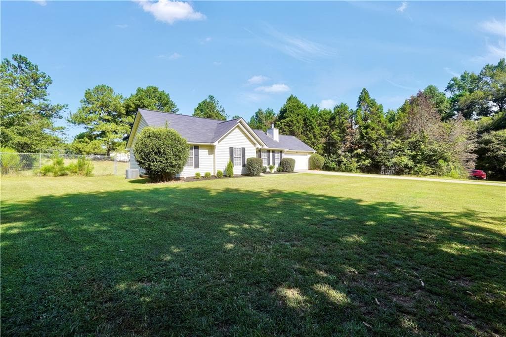 3 bedroom, 2 bathroom, 1,169 sq ft single family residence for sale at 41 Giles Drive, Mcdonough, GA 30252 — photo 4