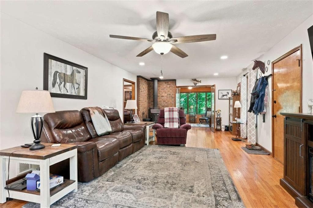 2 bedroom, 1 bathroom, 1,122 sq ft single family residence for sale at 4370 Cole Road, Villa Rica, GA 30180 — photo 5