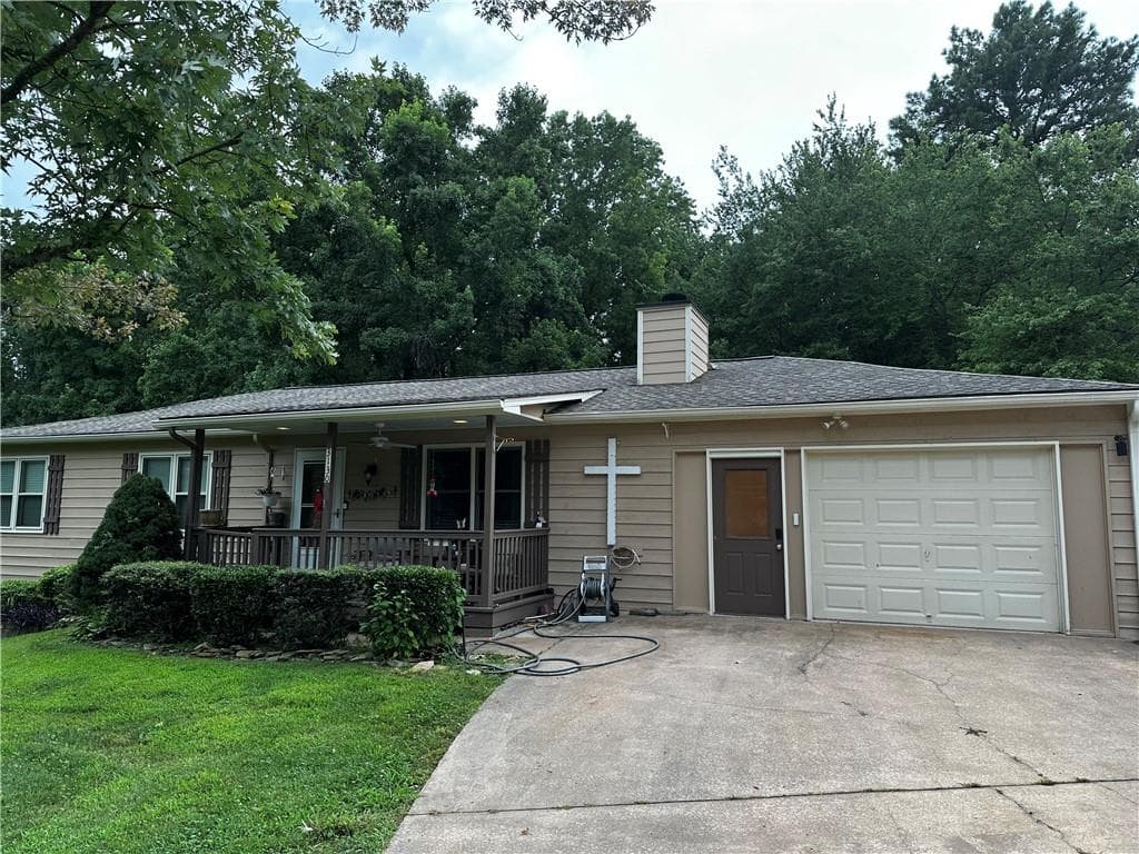 4 bedroom, 3 bathroom, 1,290 sq ft single family residence sold at 3130 Mangum Drive, Cumming, GA 30041