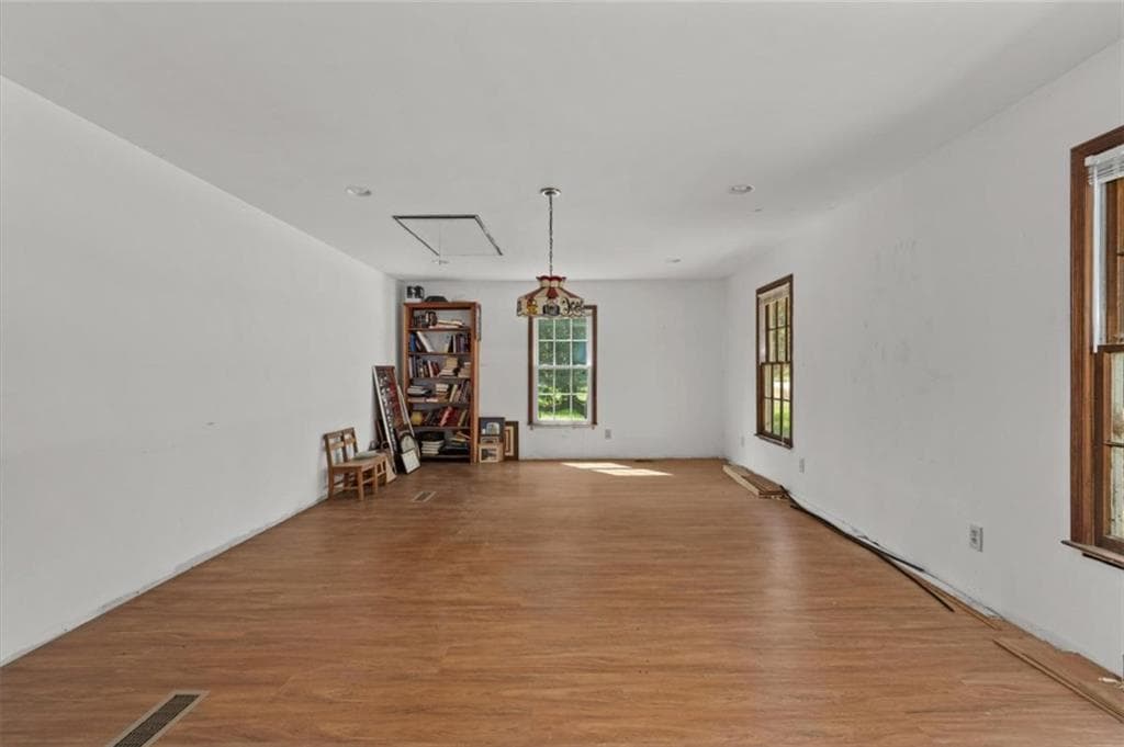 3 bedroom, 2 bathroom, 1,526 sq ft single family residence for sale at 2094 Klondike Road, Conyers, GA 30094 — photo 9