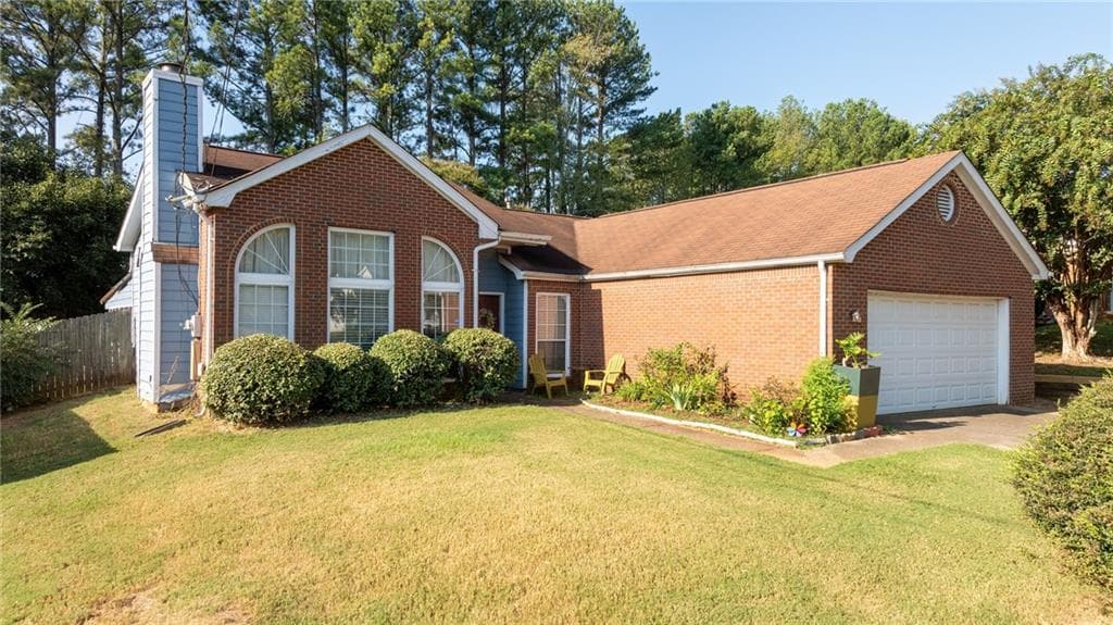4 bedroom, 2 bathroom, 1,687 sq ft single family residence for sale at 1470 Charter Oaks Lane, Lawrenceville, GA 30046 — photo 2